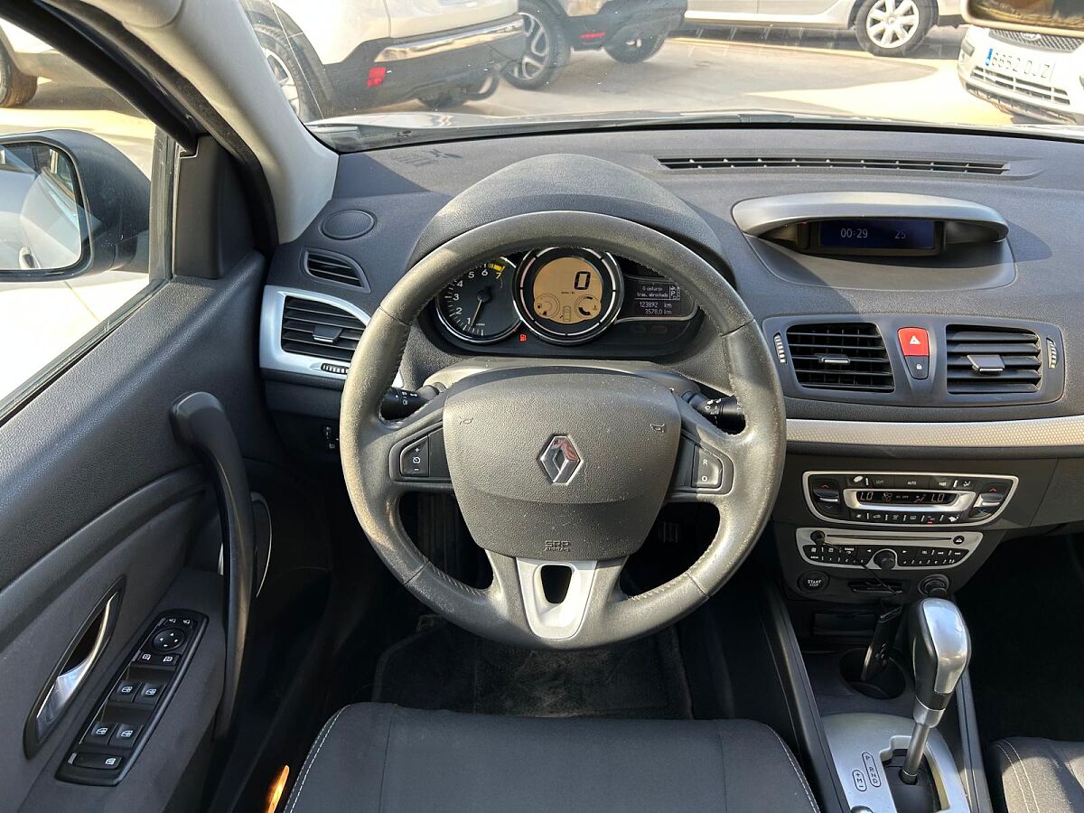 RENAULT MEGANE DYNAMIQUE 2.0 AUTO SPANISH LHD IN SPAIN 76000 MILES SUPERB 2008